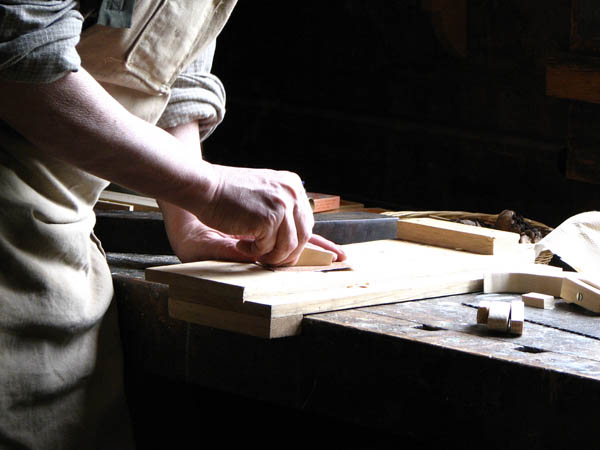 Nuestro equipo de profesionales cuenta  con muchos aÃ±os de contrastada <strong>experiencia</strong> en el sector de la <strong>carpinterÃ­a de madera en Sant Cugat del VallÃ¨s</strong>.